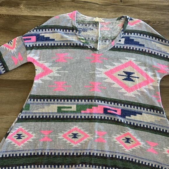 Women's Southwestern Aztec Geometric Pink Gray Tunic Top‎ Size  M Medium Western - Picture 2 of 8